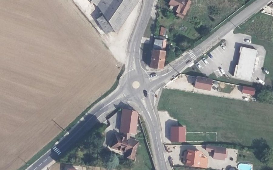 Vue aérienne du Rond-point anonyme n°71361908