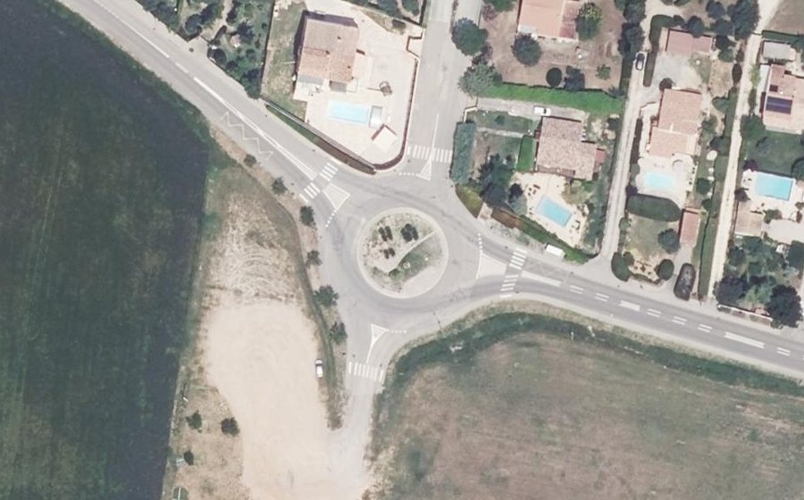 Vue aérienne du Rond-point anonyme n°71363435