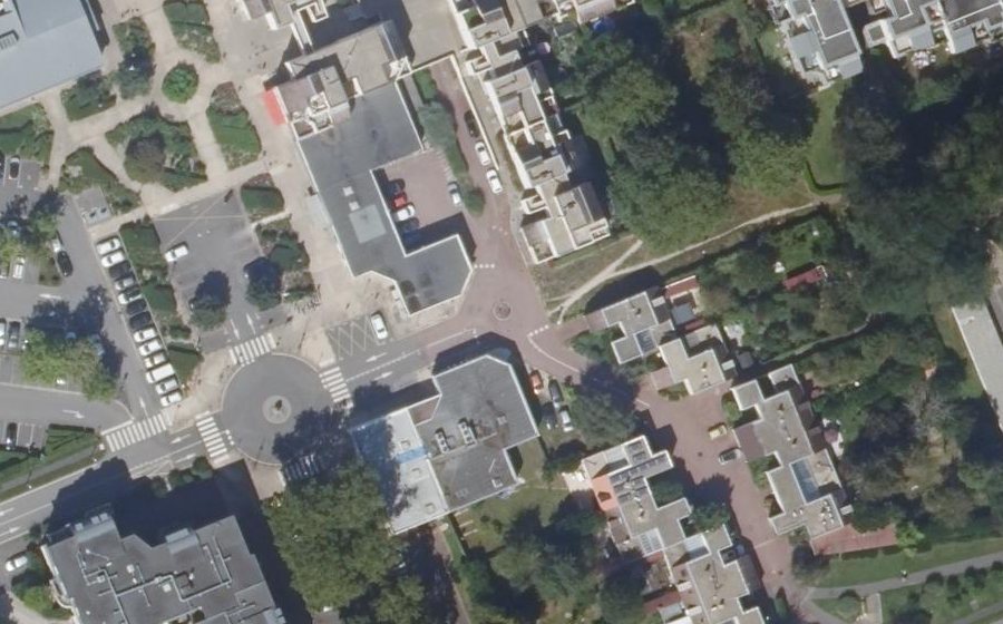 Vue aérienne du Rond-point anonyme n°713763868