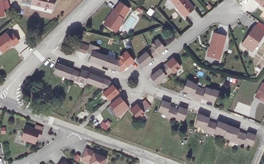 Vue aérienne du Rond-point anonyme n°713795251