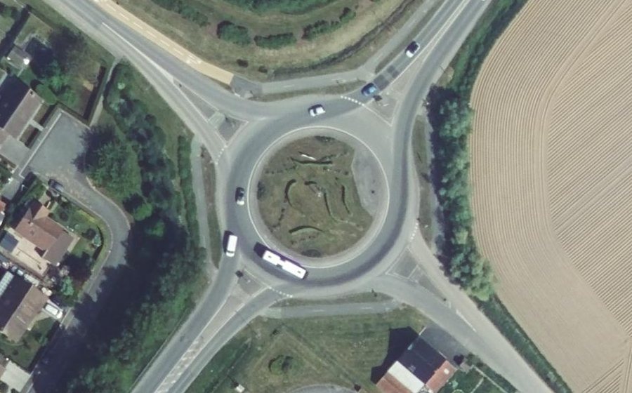 Vue aérienne du Rond-point anonyme n°713857521