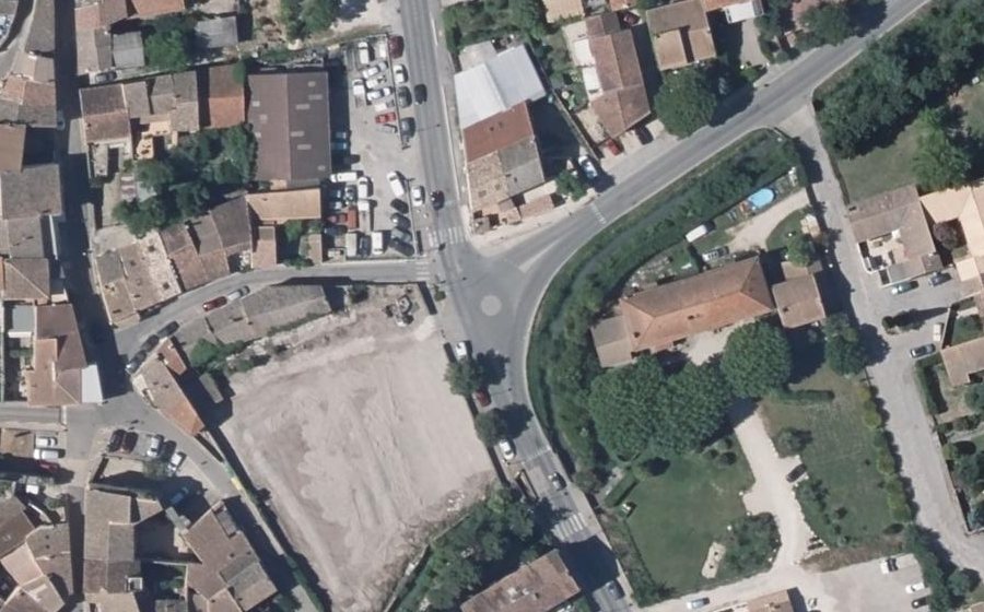 Vue aérienne du Rond-point anonyme n°713904052
