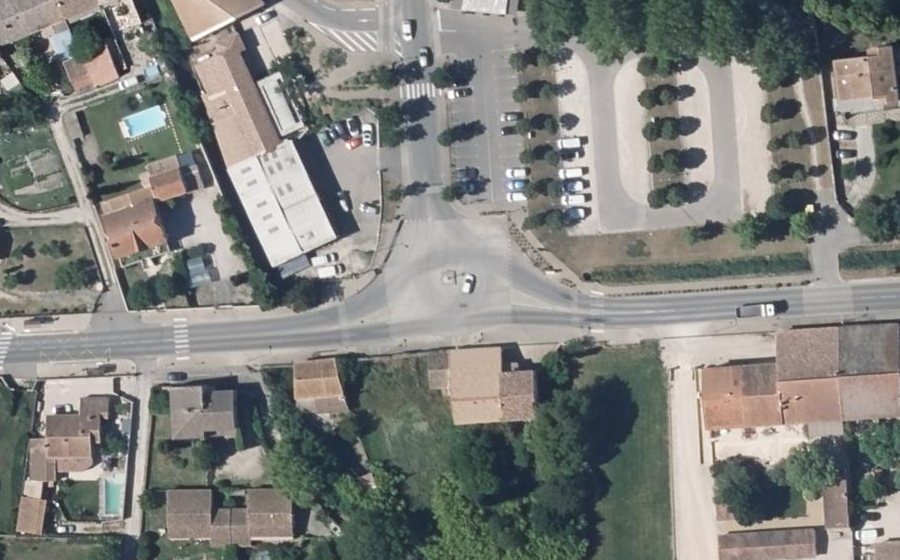Vue aérienne du Rond-point anonyme n°713904077
