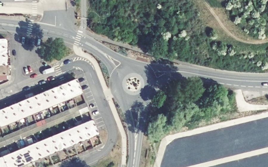 Vue aérienne du Rond-point anonyme n°714098596