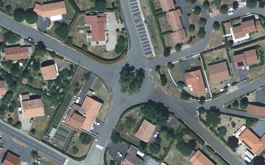 Vue aérienne du Rond-point anonyme n°714342551