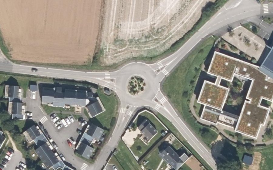 Vue aérienne du Rond-point anonyme n°714463599