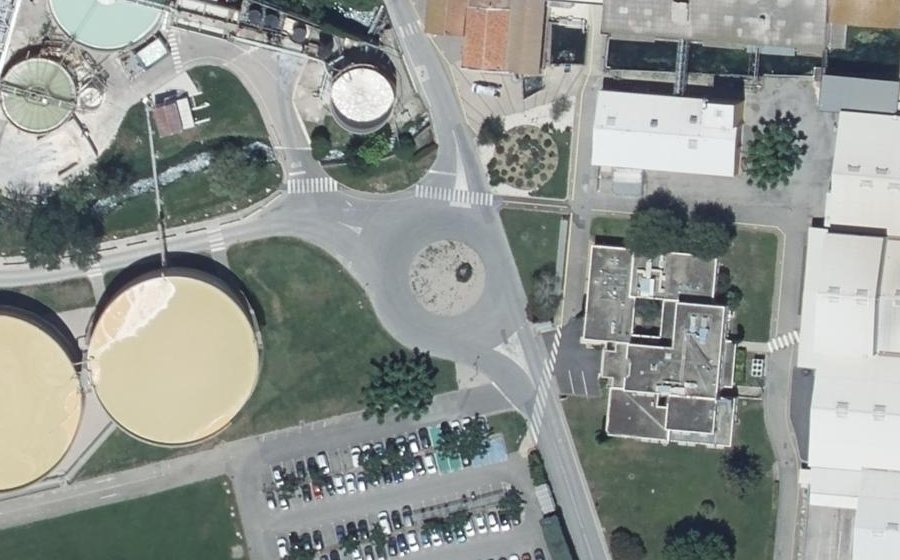 Vue aérienne du Rond-point anonyme n°714471705