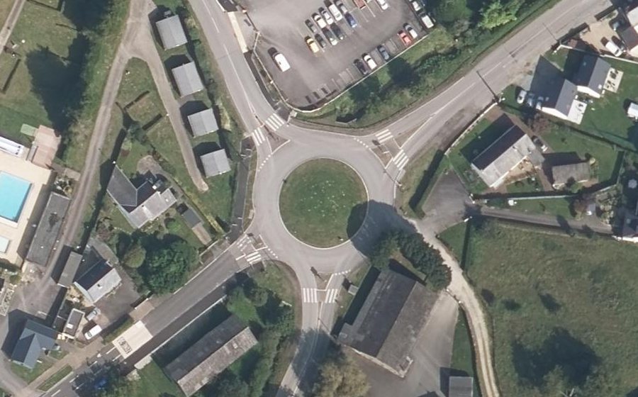 Vue aérienne du Rond-point anonyme n°714472148
