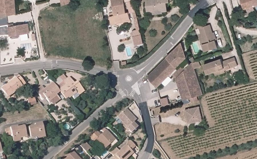Vue aérienne du Rond-point anonyme n°714497925