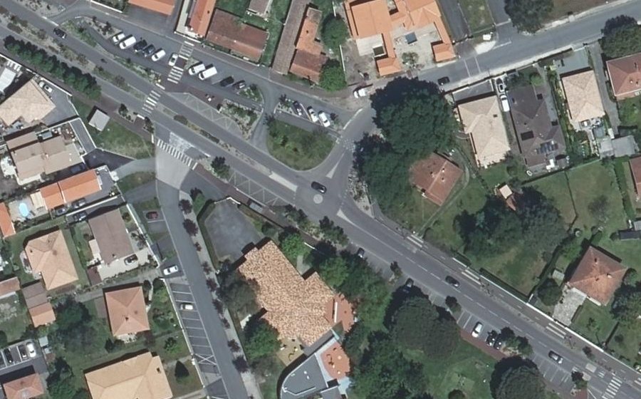 Vue aérienne du Rond-point anonyme n°714620233