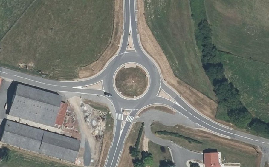 Vue aérienne du Rond-point anonyme n°714627221