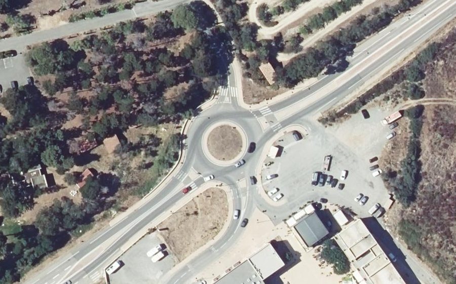 Vue aérienne du Rond-point anonyme n°714672406