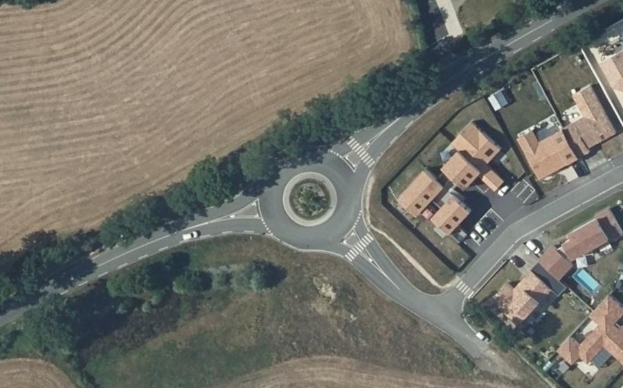 Vue aérienne du Rond-point anonyme n°714679521
