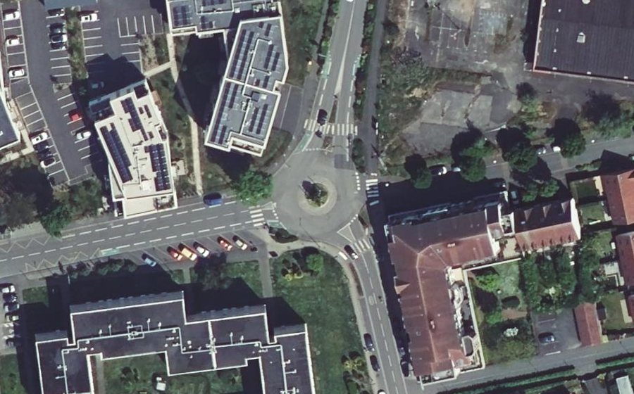 Vue aérienne du Rond-point anonyme n°714798730