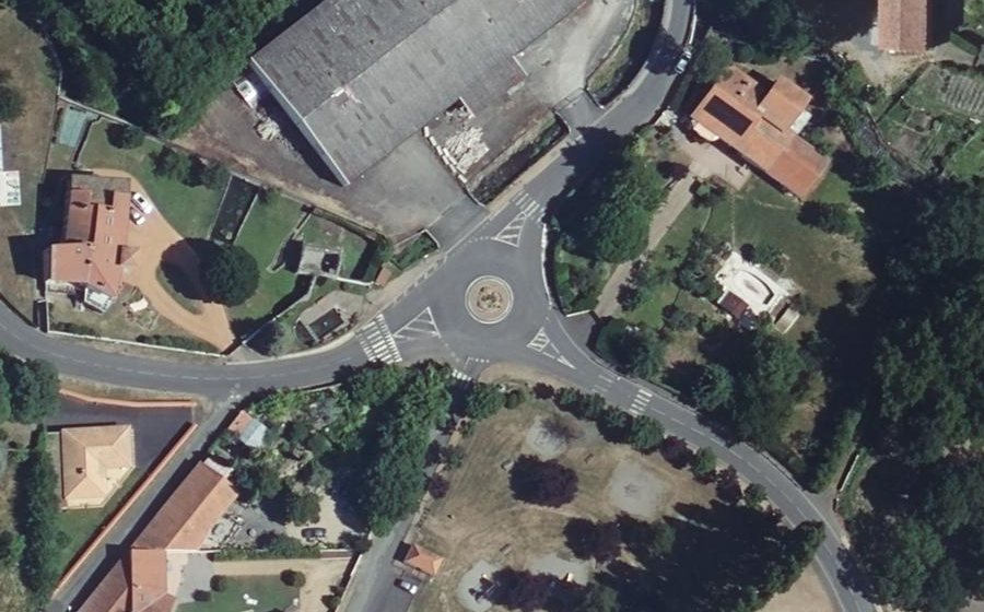 Vue aérienne du Rond-point anonyme n°71500552