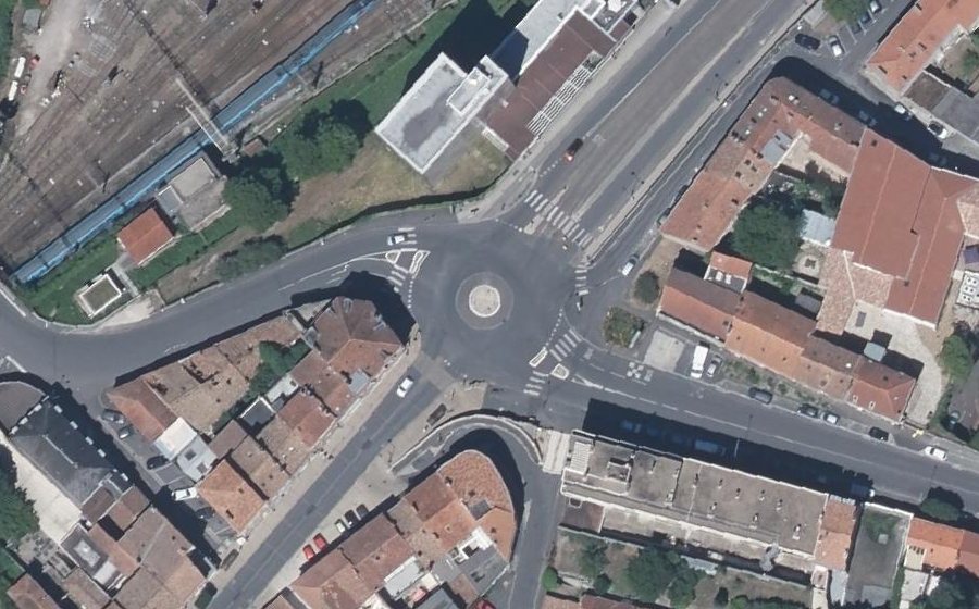 Vue aérienne du Rond-point anonyme n°715074875