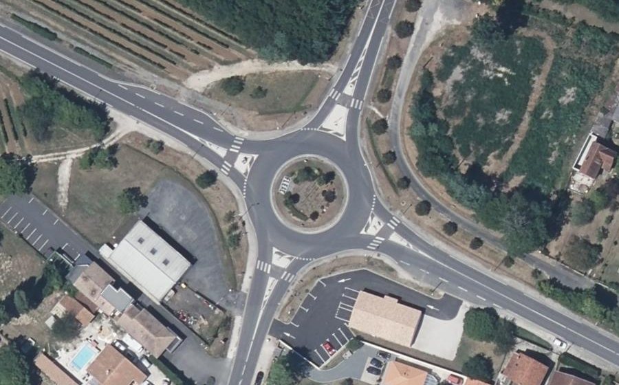 Vue aérienne du Rond-point anonyme n°715074882