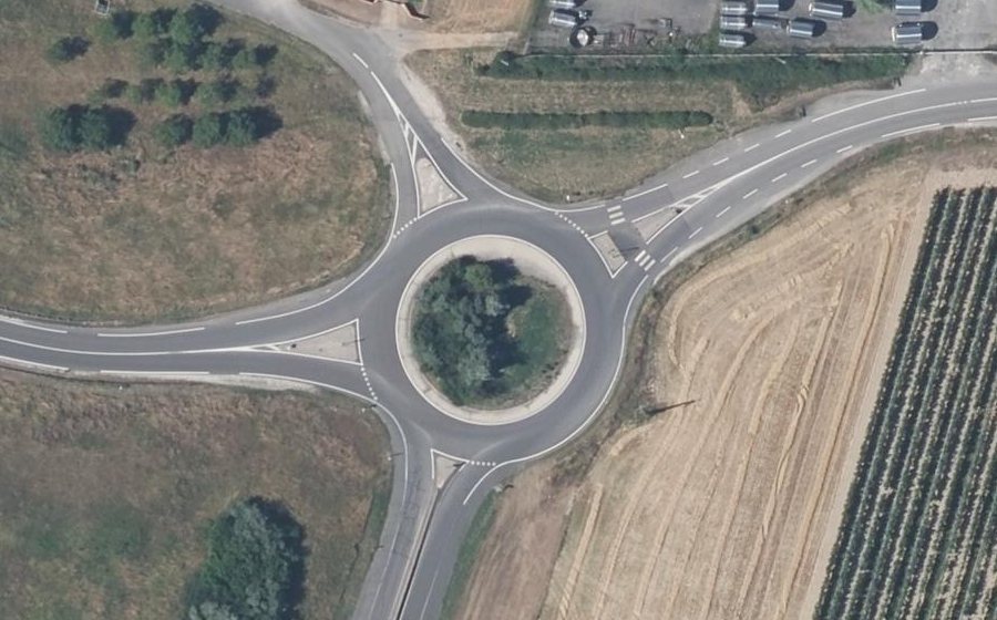 Vue aérienne du Rond-point anonyme n°715074884
