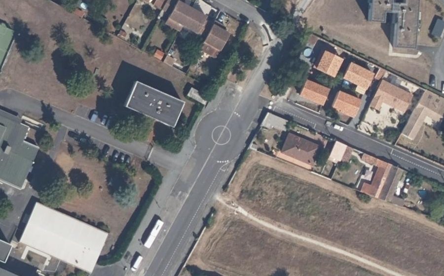 Vue aérienne du Rond-point anonyme n°715074890