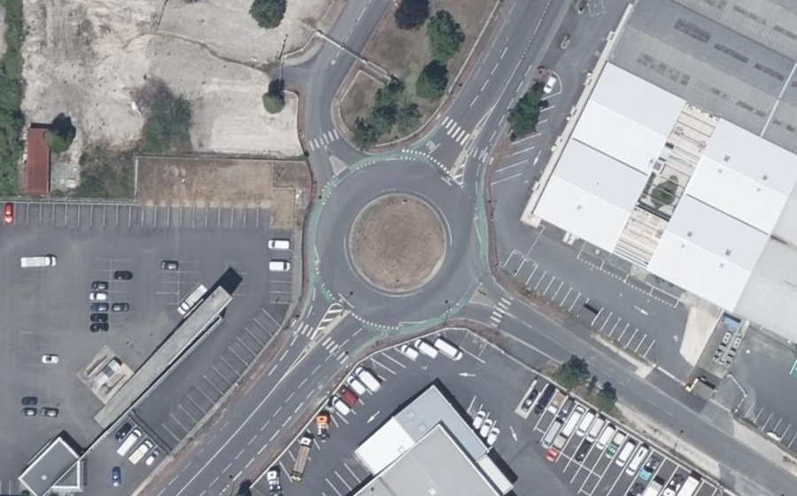 Vue aérienne du Rond-point anonyme n°715154782