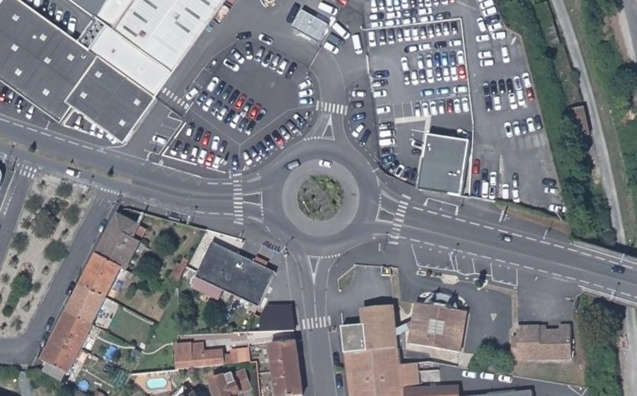 Vue aérienne du Rond-point anonyme n°715154786