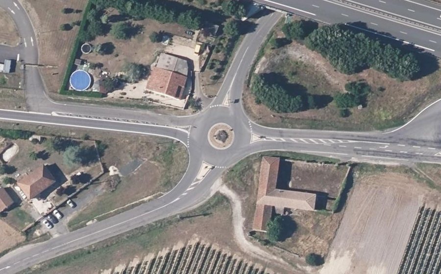 Vue aérienne du Rond-point anonyme n°715154796