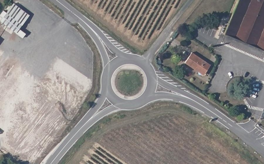 Vue aérienne du Rond-point anonyme n°715154815