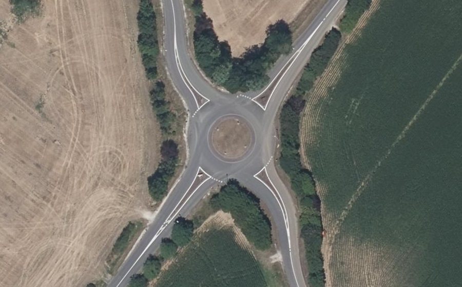 Vue aérienne du Rond-point anonyme n°715163792