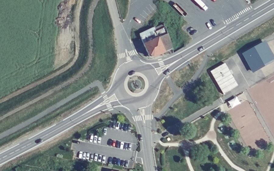 Vue aérienne du Rond-point anonyme n°715169715