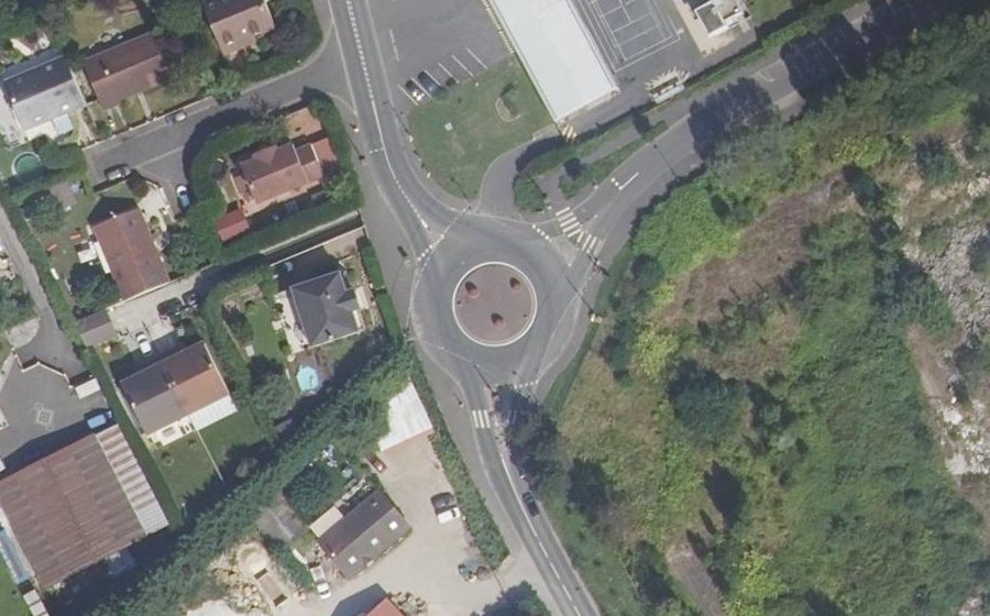 Vue aérienne du Rond-point anonyme n°715439532