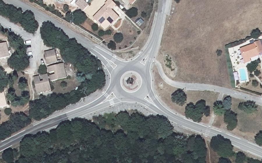 Vue aérienne du Rond-point anonyme n°715453817