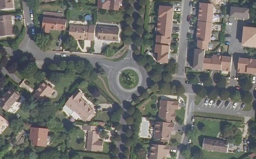 Vue aérienne du Rond-point anonyme n°71545599