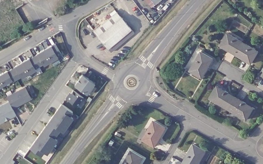 Vue aérienne du Rond-point anonyme n°715569162
