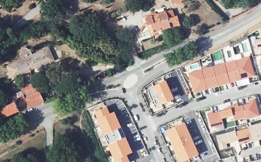 Vue aérienne du Rond-point anonyme n°715641932