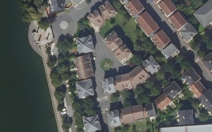 Vue aérienne du Rond-point anonyme n°715675473