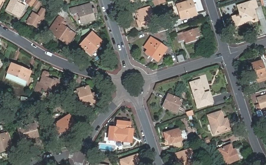 Vue aérienne du Rond-point anonyme n°715694698