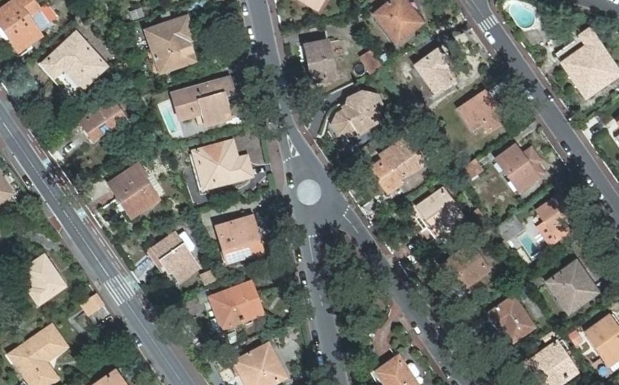 Vue aérienne du Rond-point anonyme n°715694728