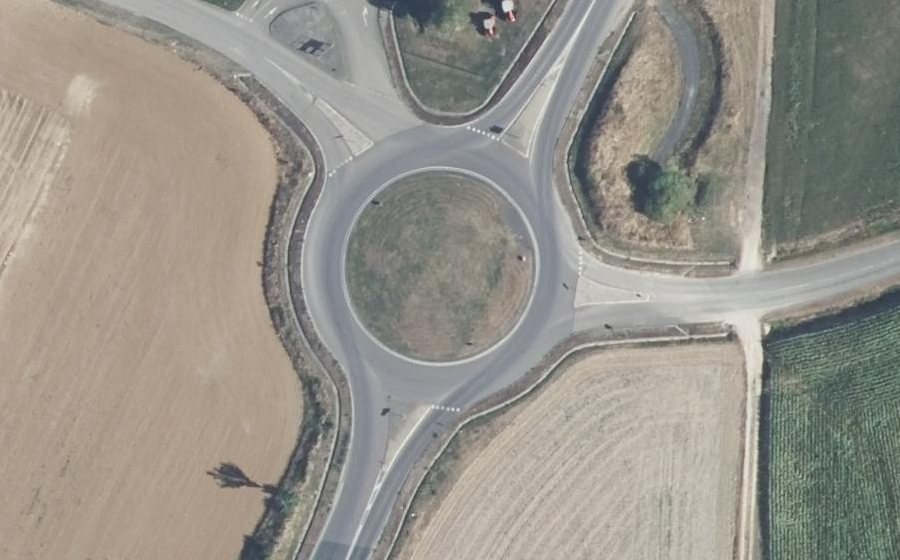 Vue aérienne du Rond-point anonyme n°71576145