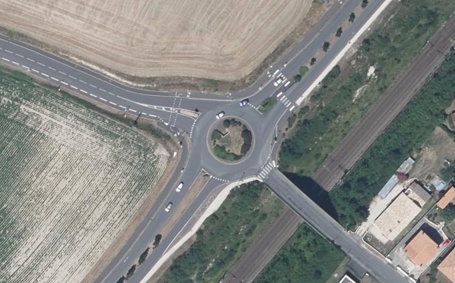 Vue aérienne du Rond-point anonyme n°715990389