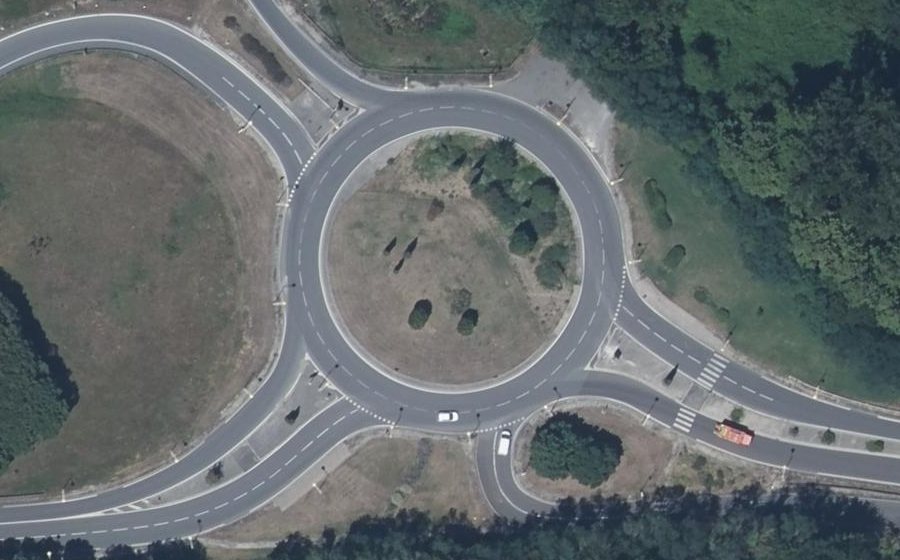 Vue aérienne du Rond-point anonyme n°715990403