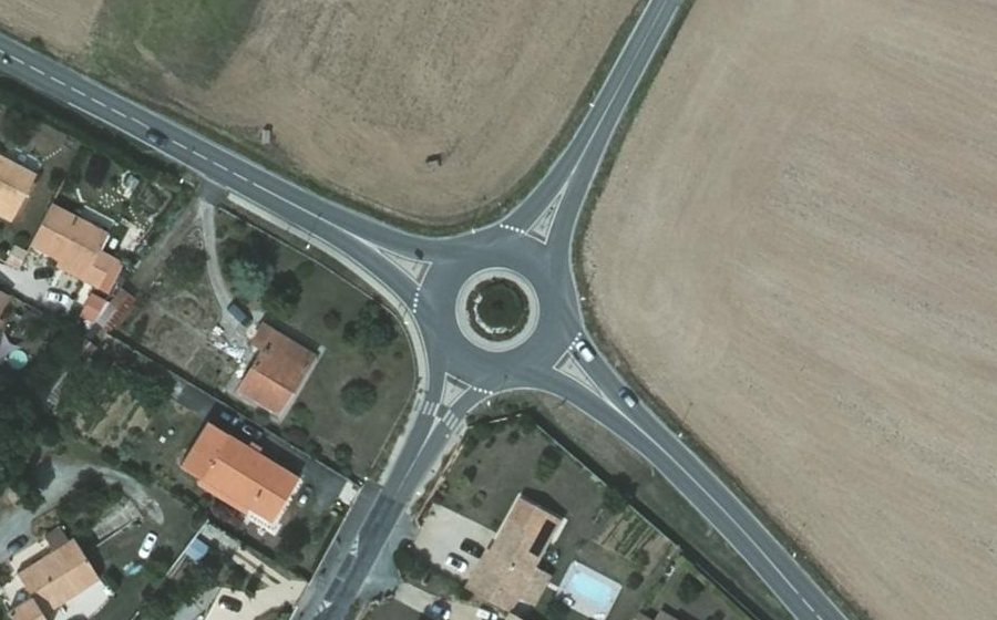 Vue aérienne du Rond-point anonyme n°716708358