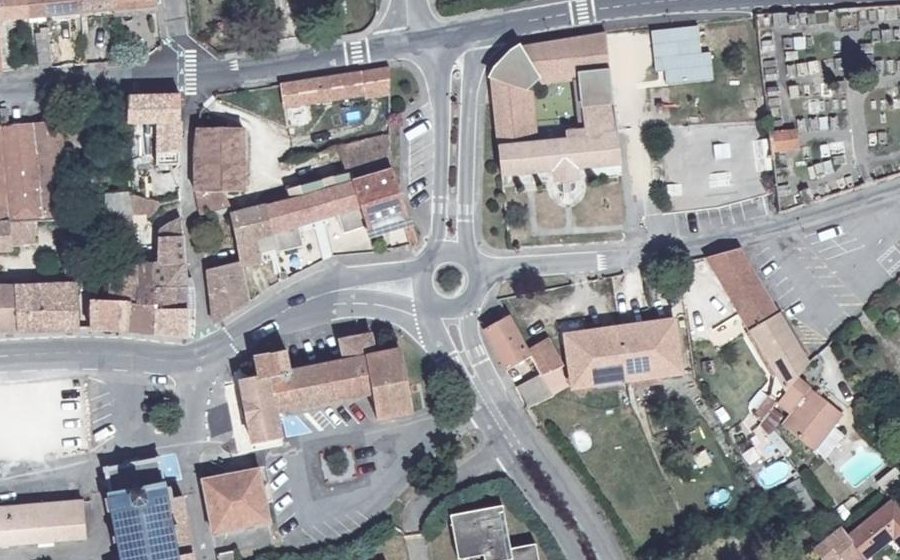 Vue aérienne du Rond-point anonyme n°716744564
