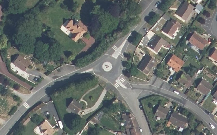 Vue aérienne du Rond-point anonyme n°717284704