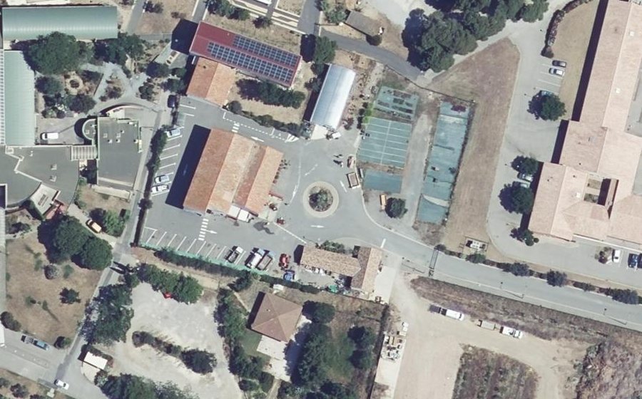 Vue aérienne du Rond-point anonyme n°717379172