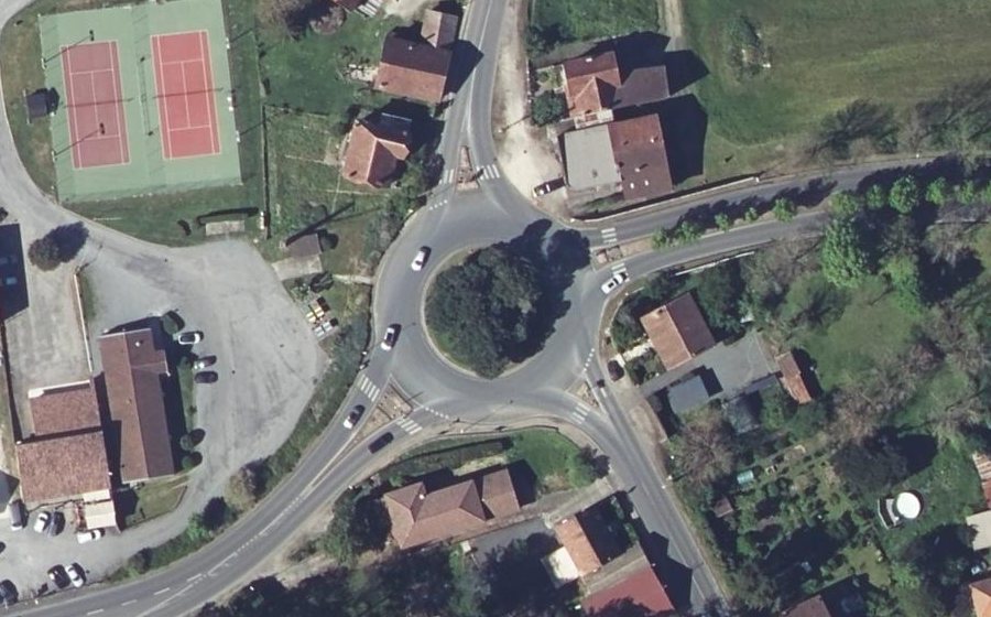 Vue aérienne du Rond-point anonyme n°71783945