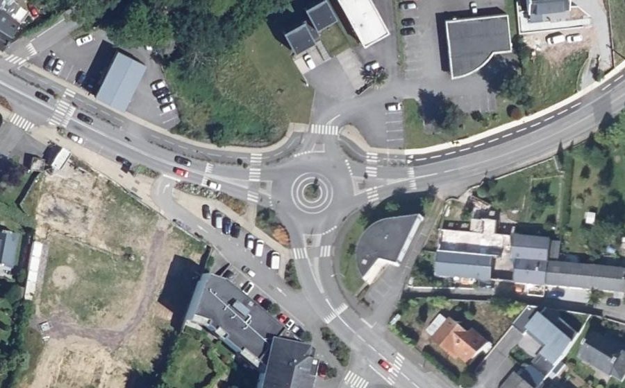 Vue aérienne du Rond-point anonyme n°717852849