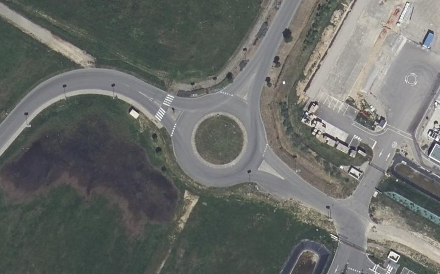 Vue aérienne du Rond-point anonyme n°717897218