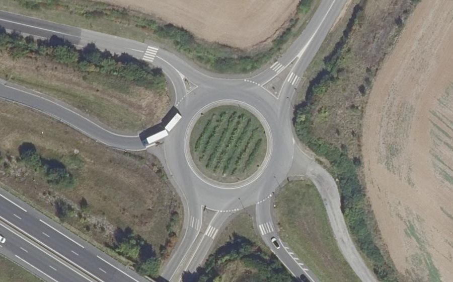 Vue aérienne du Rond-point anonyme n°717919843