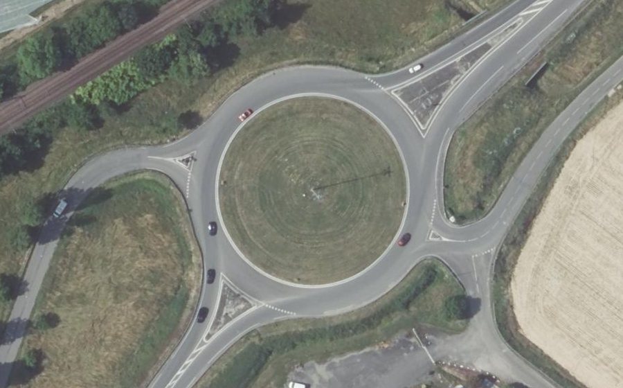 Vue aérienne du Rond-point anonyme n°717936898