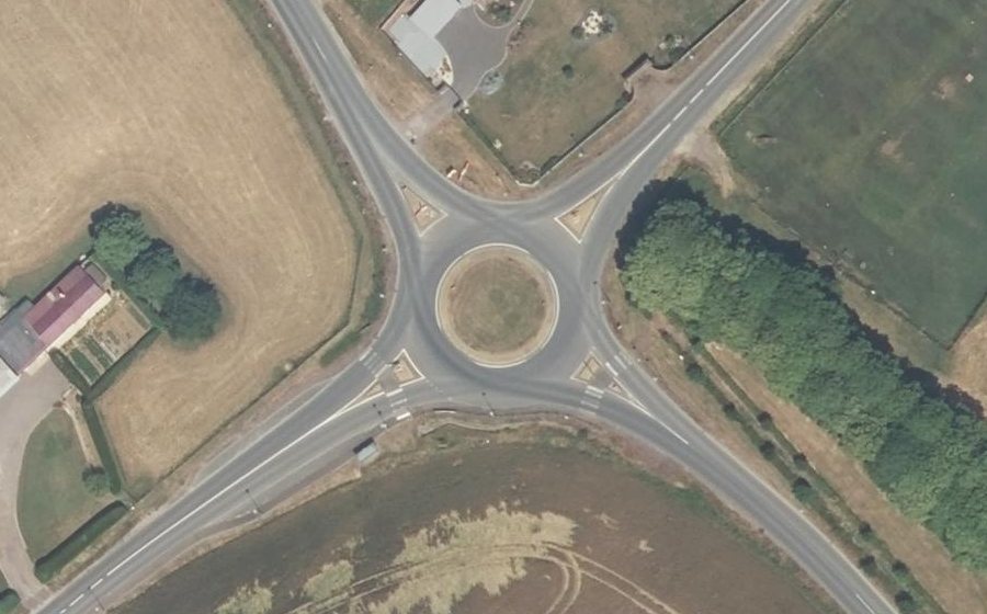 Vue aérienne du Rond-point anonyme n°717937102